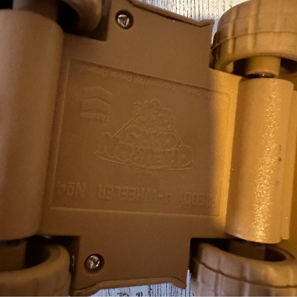 Vintage Chevron Cars Freddy 4-Wheeler #4 Plastic Toy SUV Doors Open - Picture 6 of 6